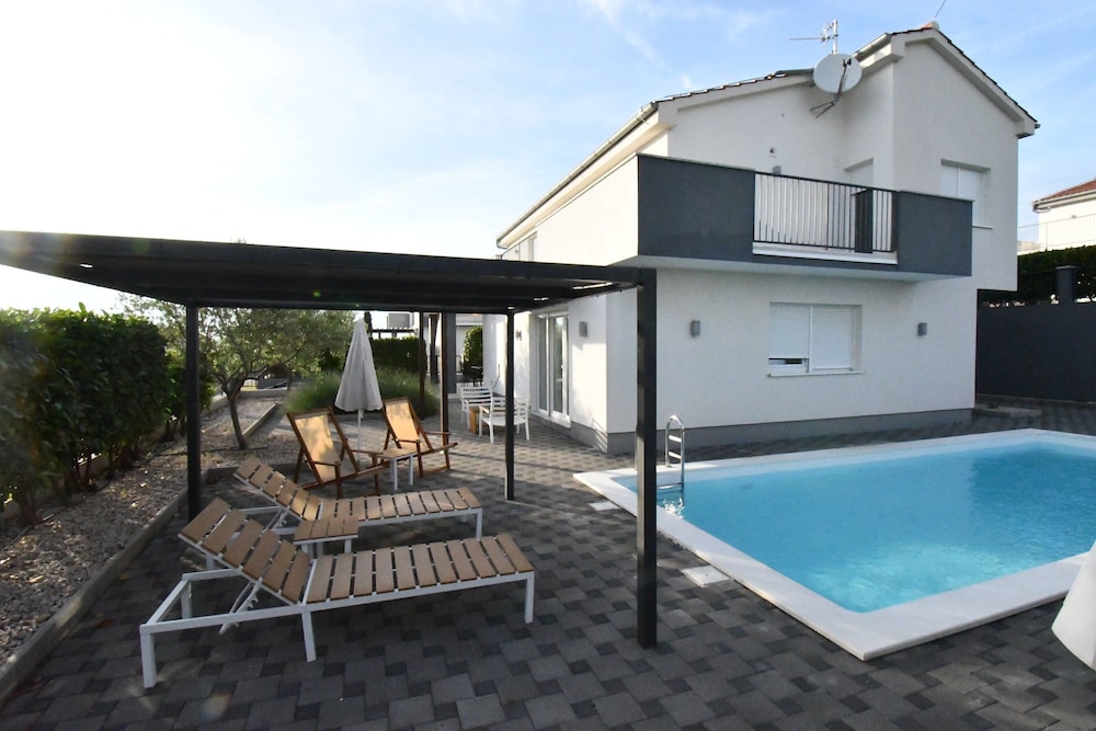 Luxury Escape With Swimming Pool & Modern Design