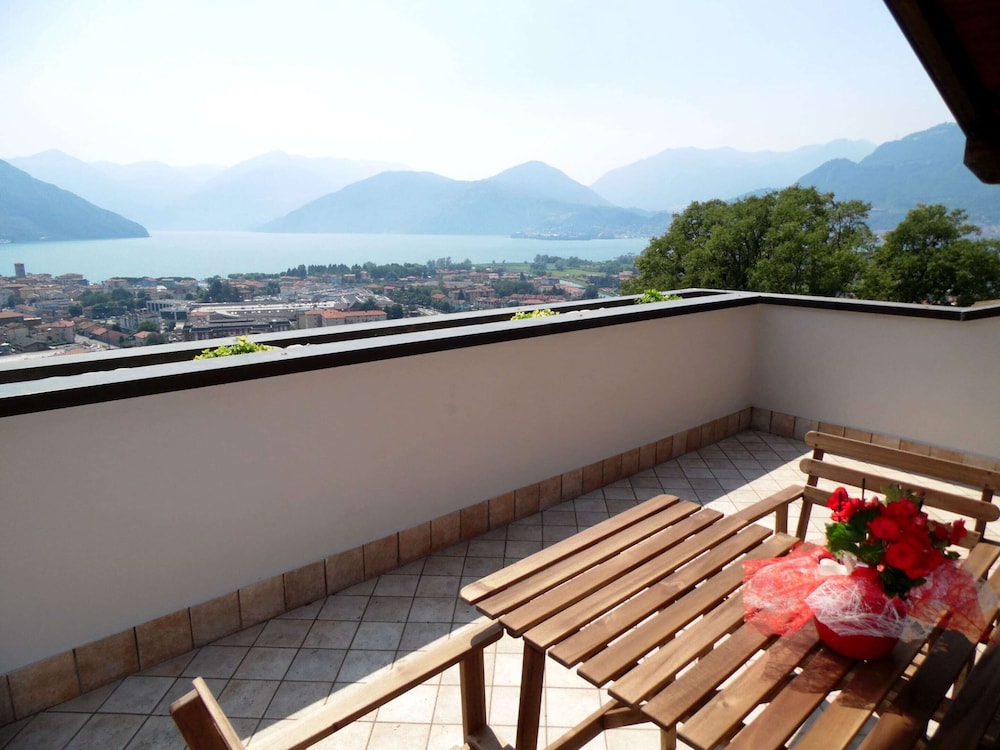 Flat by Lake Iseo With Mountain Views view 5