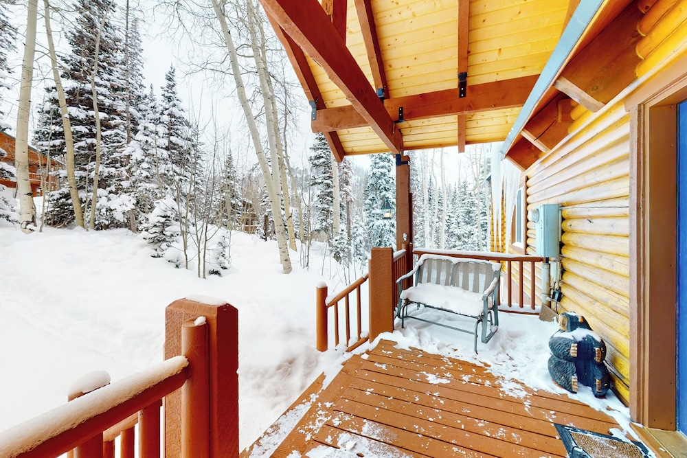Quiet 2BR Fireplace Balcony W & D