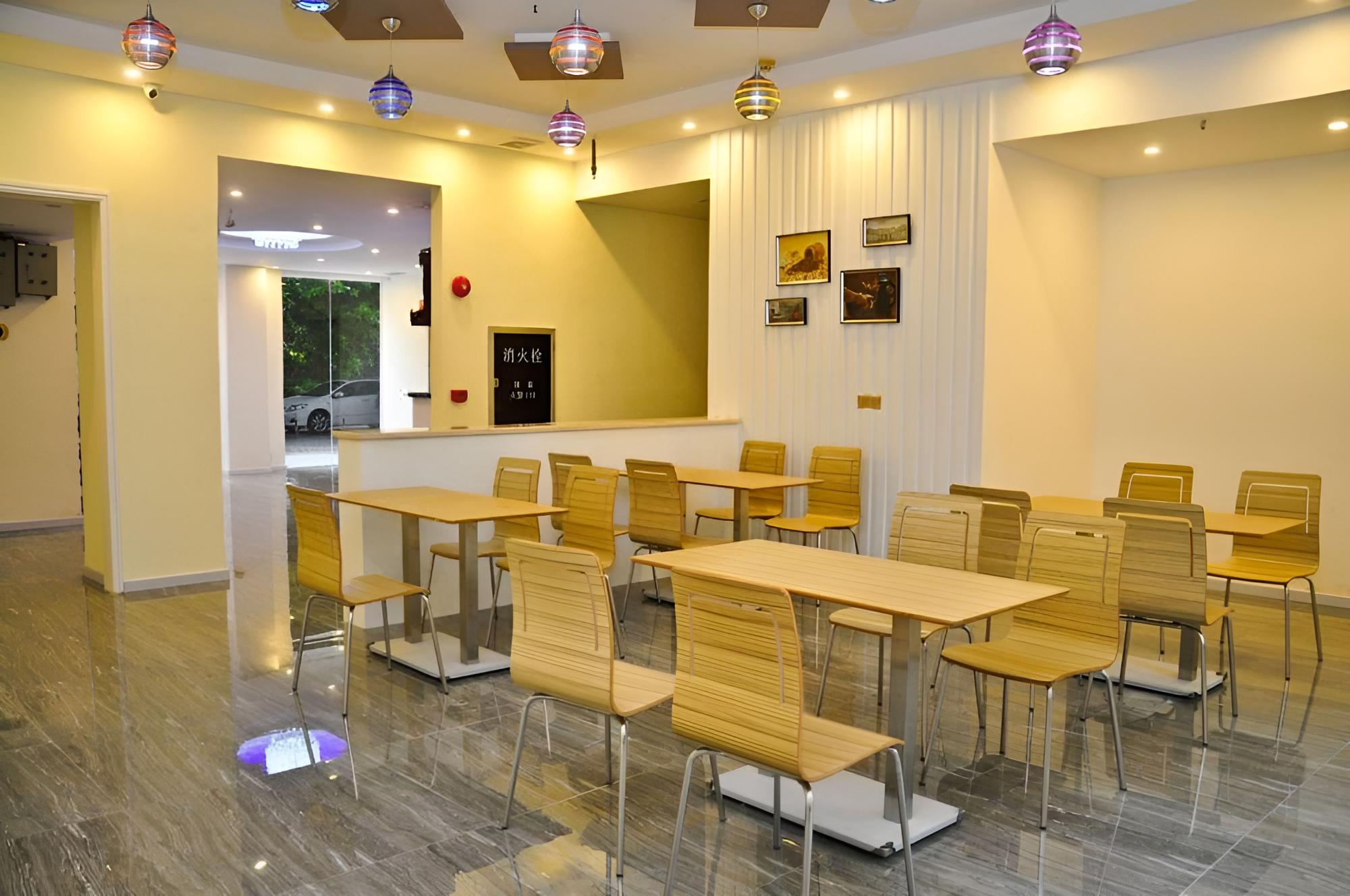 Huiyin Fashion Hotel