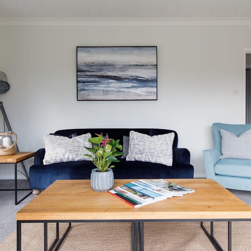 Coastal Retreat for 8 With Hot Tub - Walk to Beach view 3