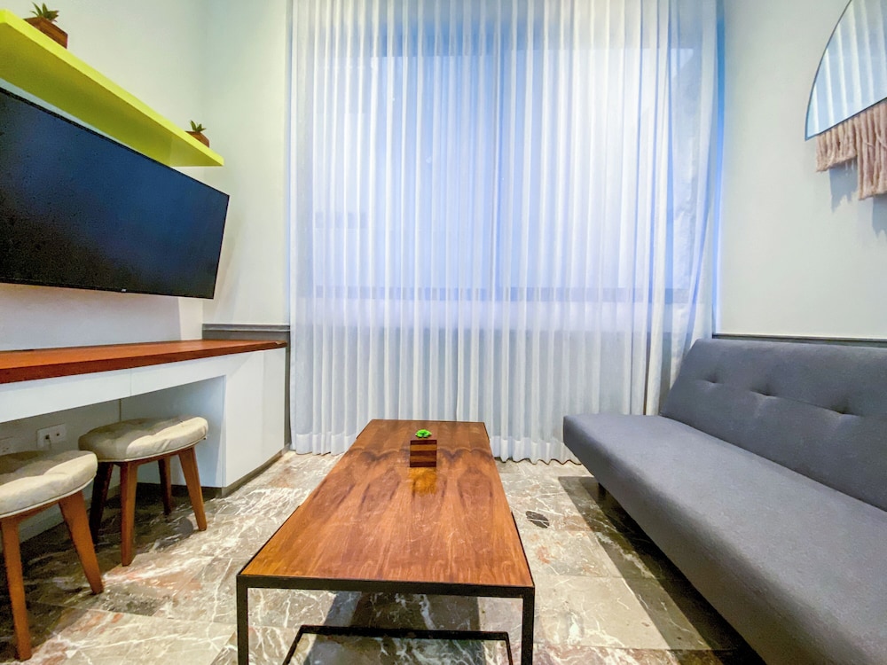Joy Apt with rooftop and panoramic views