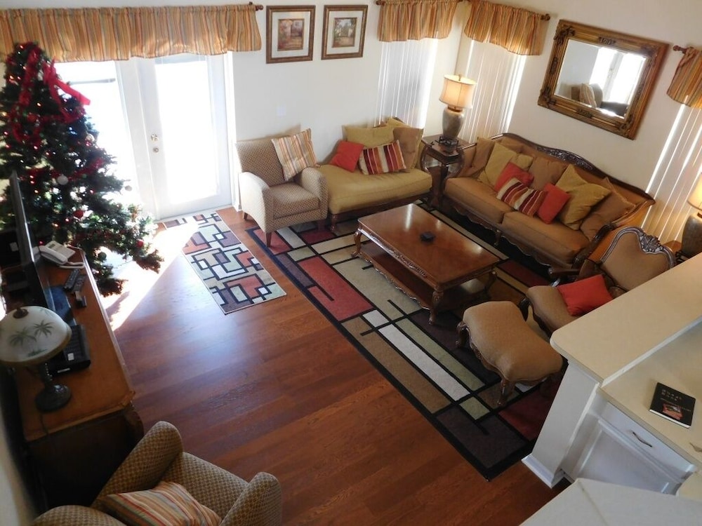 Spacious 6-bedroom Home in Hampton Lakes Perfect for Family Getaways!
