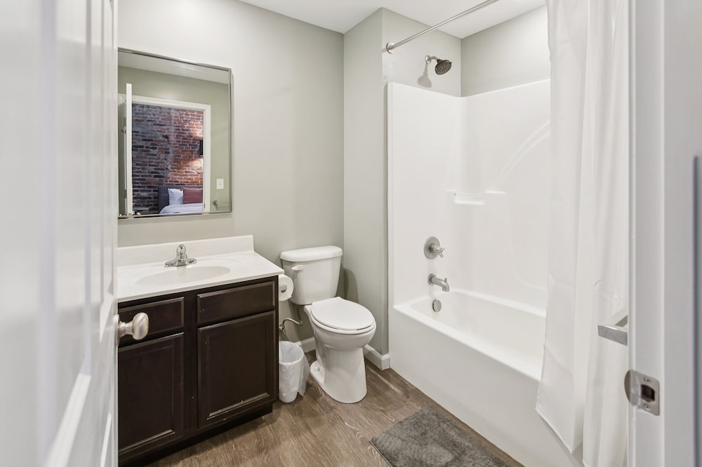 Rustic-industrial Loft With Courthouse Views 3 Bedroom Apts