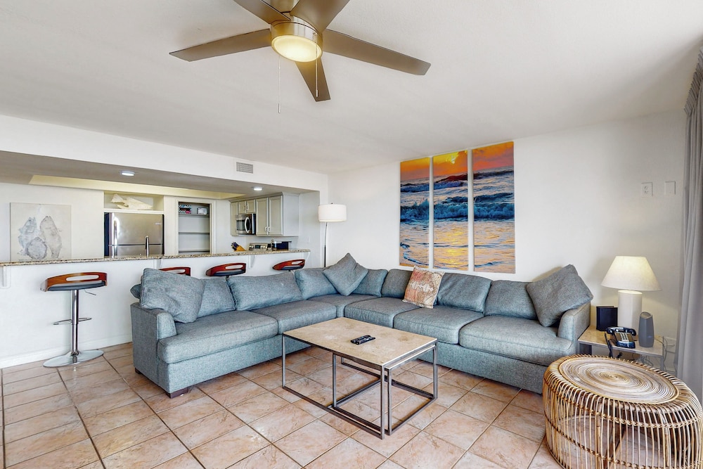 All-suite Beachfront 3BR w/ Gulf Views & Pools