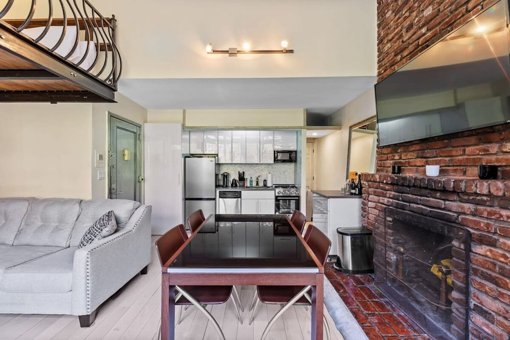 Charles Court II by Rovetravel West Village Loft