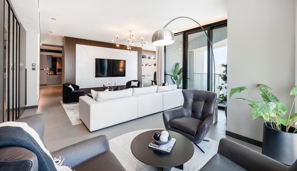 Modern 4BR M w Beach Access at Address JBR
