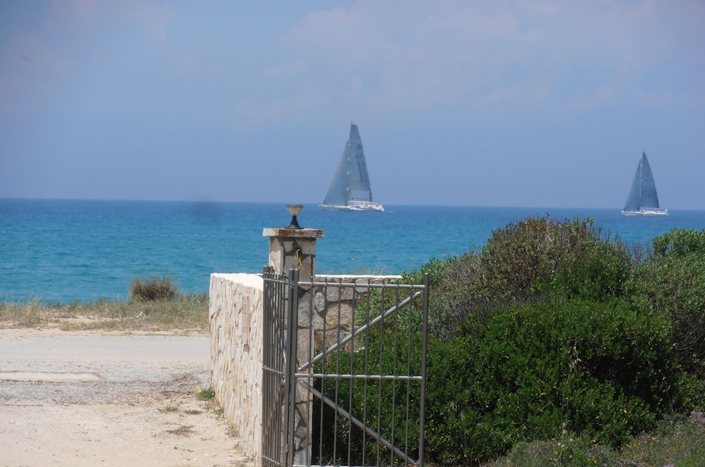 Elli Beach Apartments and Studios