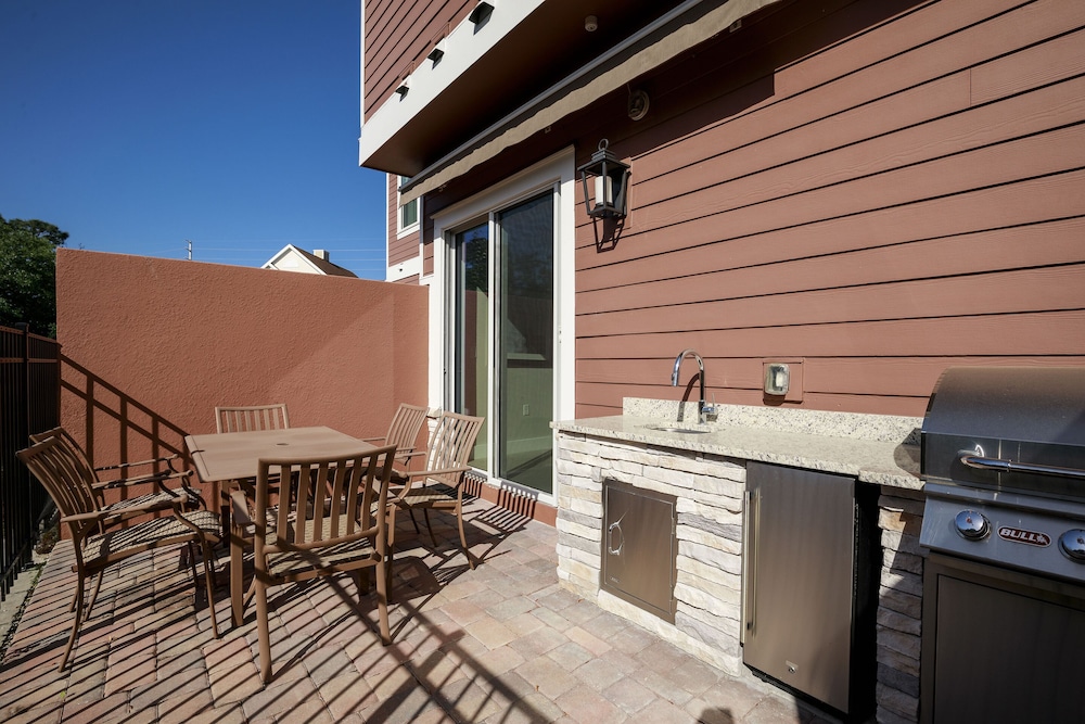 Summerville Vacation Homes by Columbia Management