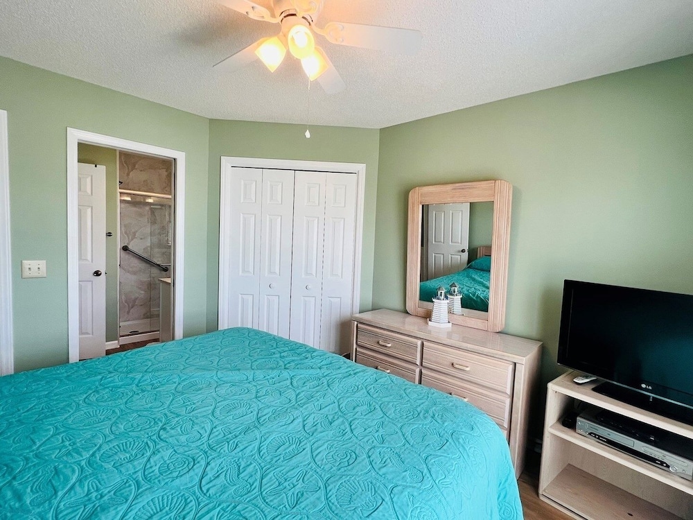 Tradewinds 4 Bedroom Home by RedAwning