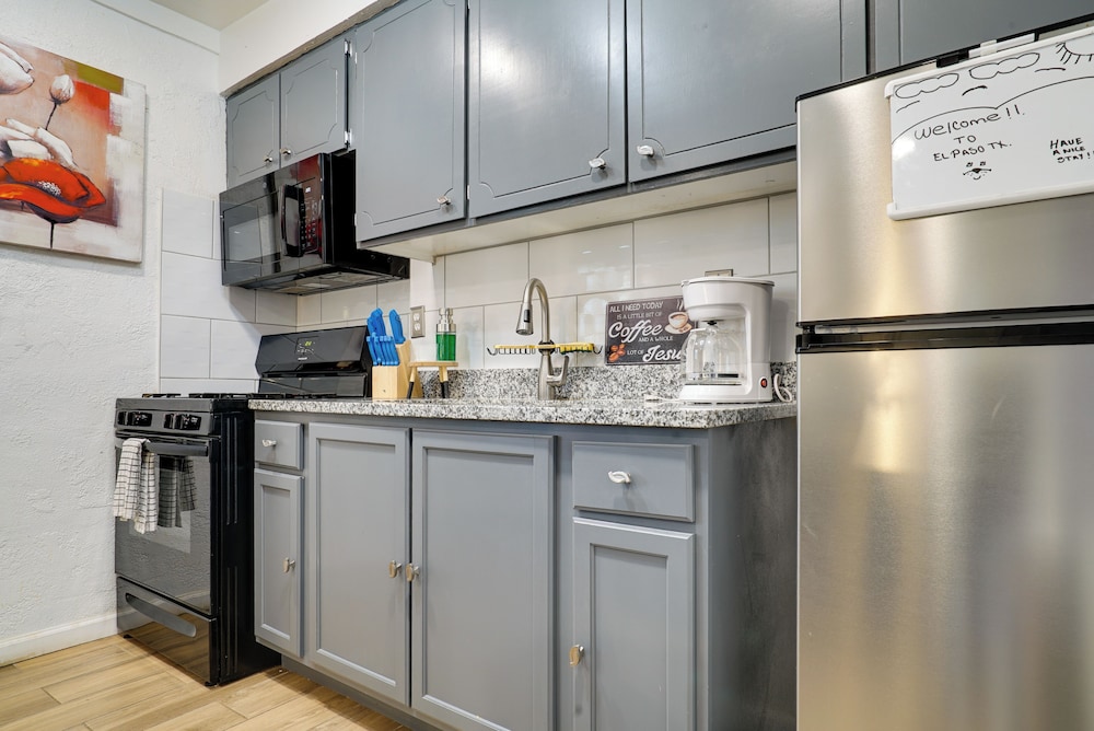 4 Mi to Dtwn El Paso: Pet-friendly Apartment!
