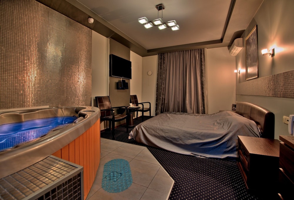 Alex Hotel on Dybenko