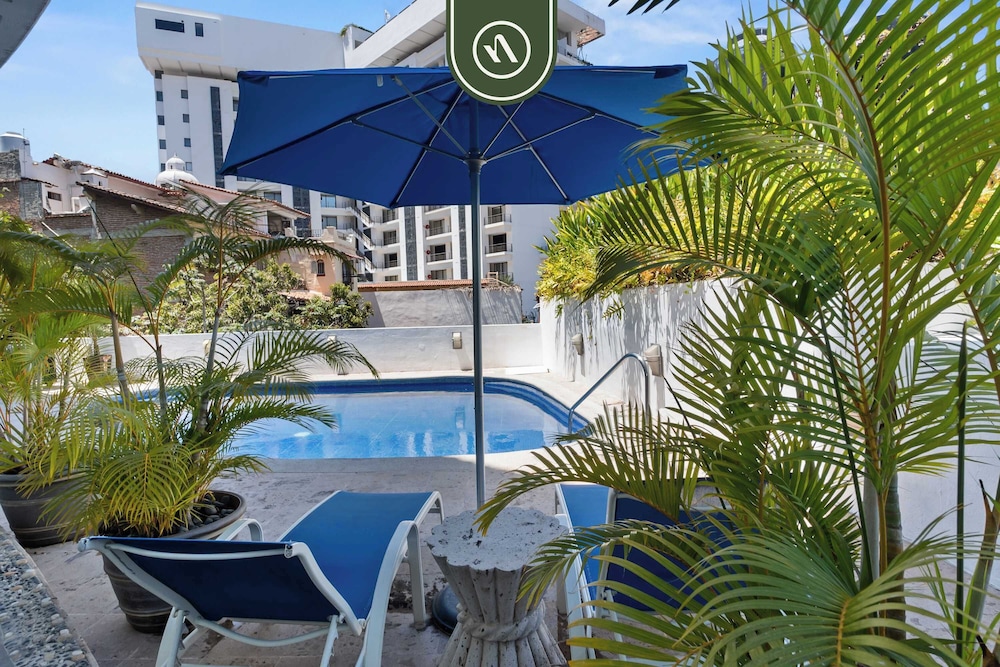 Stunning 2 BR Condo - Oceanview Terrace - Downtown