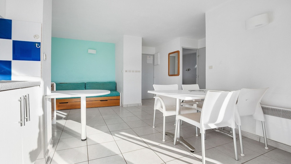 Apartment With Pool Access, Agde