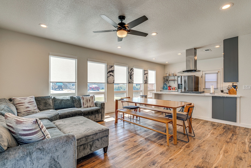 2 Mi to Dtwn: Home w/ Private Pool in Sacramento
