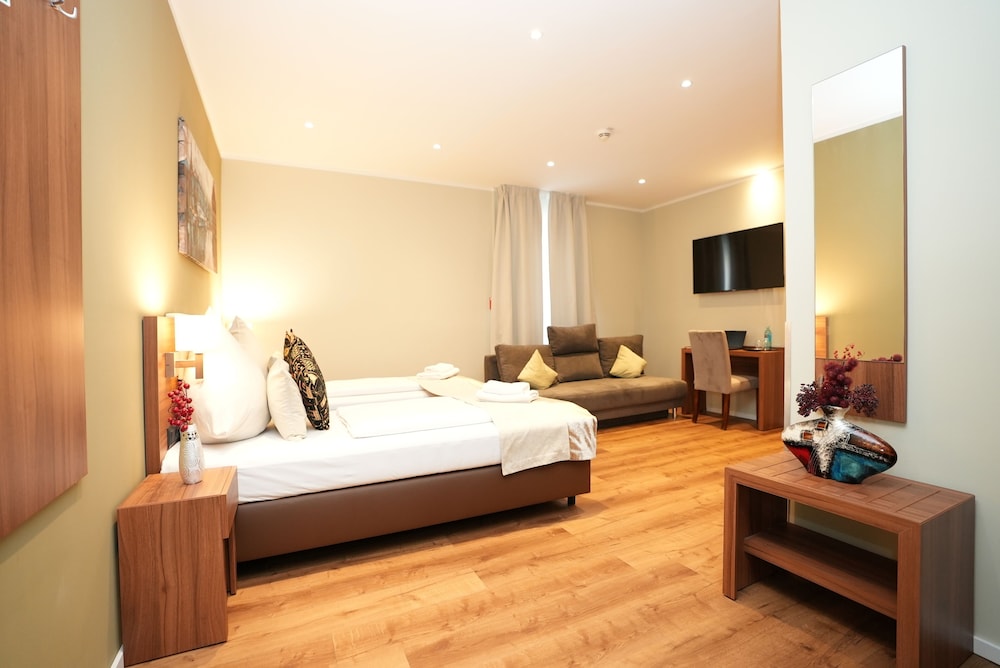 Frankfurt Vacations - Hotel Attache - Property Image 61