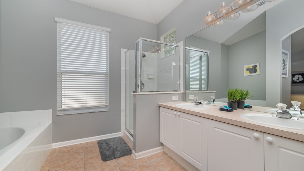 Windsor Palms Resort 4 Bedroom Home with Game Room 4 Home