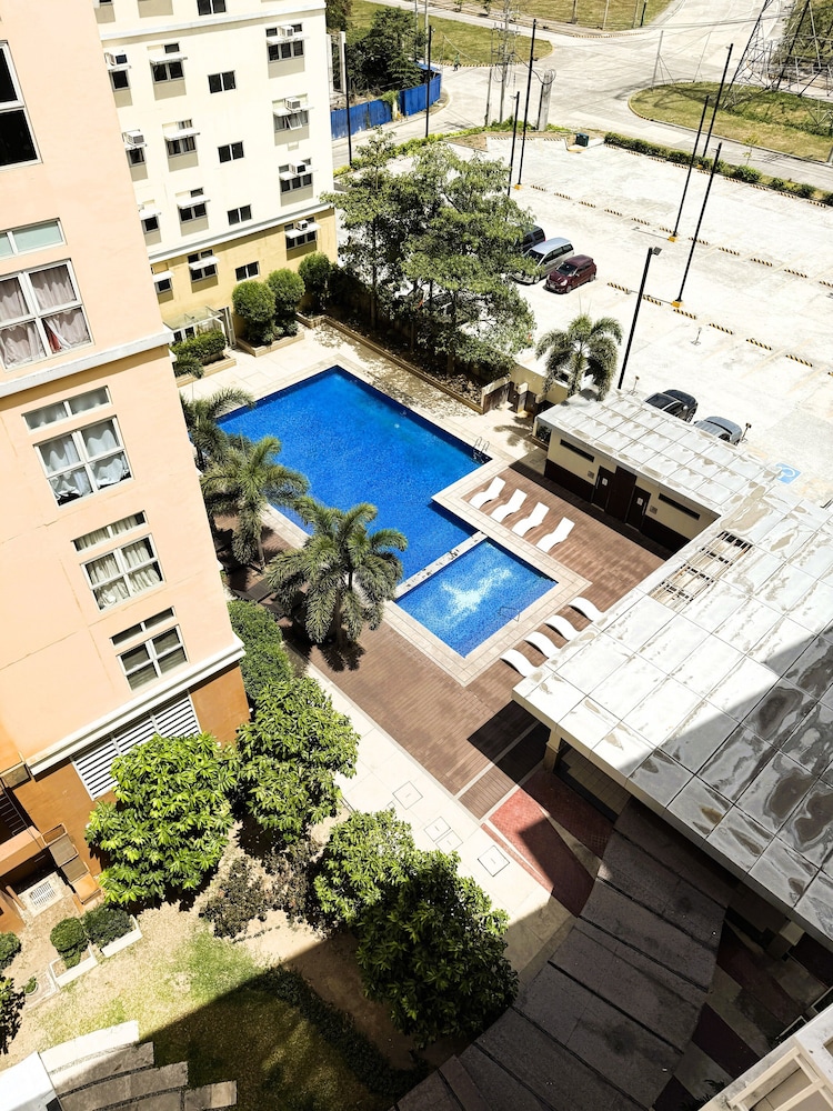 Holland Park Condominium