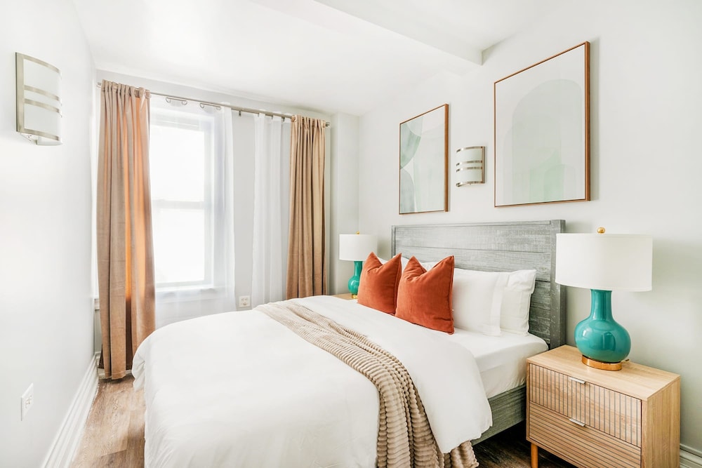 73-608 New 1BR 1bth UWS Doorman Gym