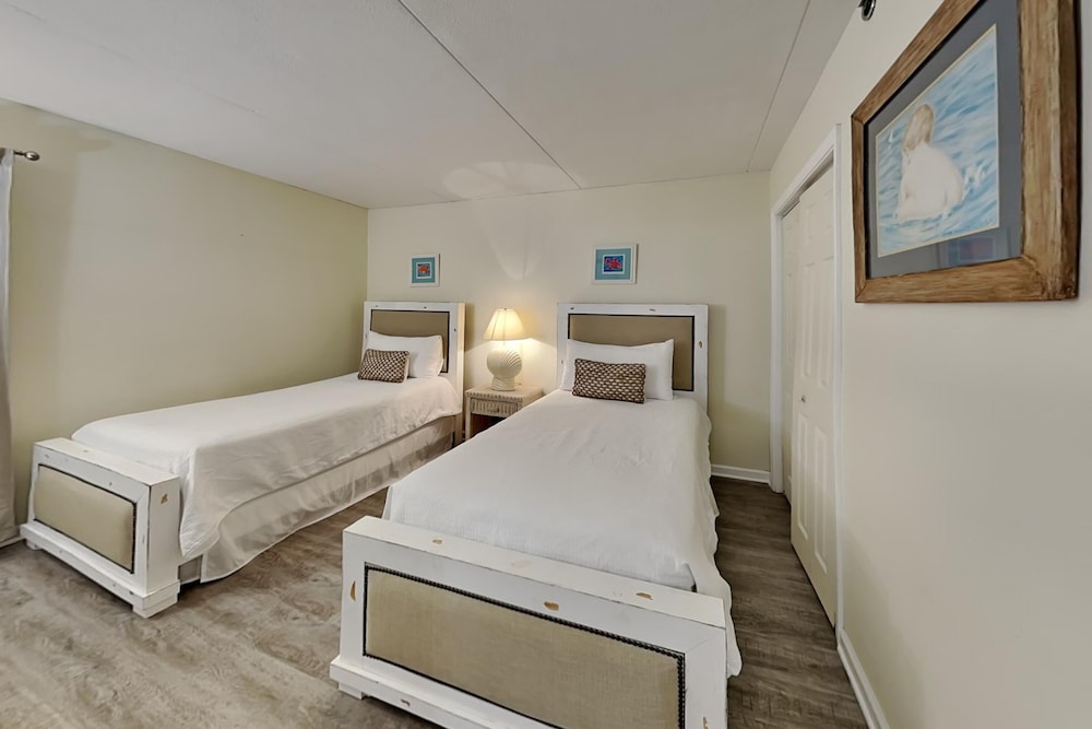 Ocean Breeze West by Southern Vacation Rentals