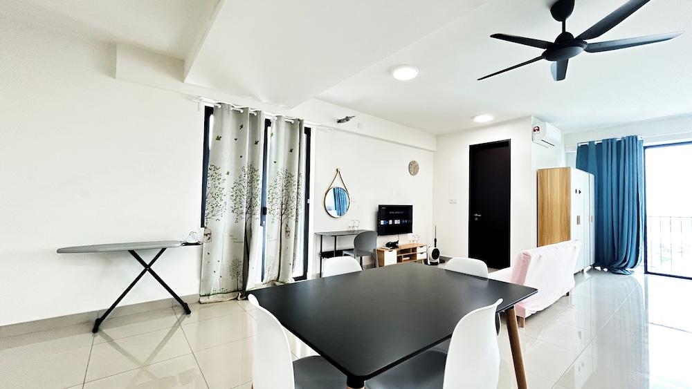 Trefoil by Manhattan Group