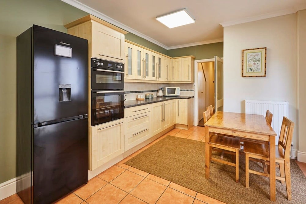 Host Stay Westbourne Grove Apartment view 2