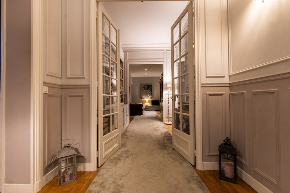 Splendid 5BR Family Apartment - Trocadero