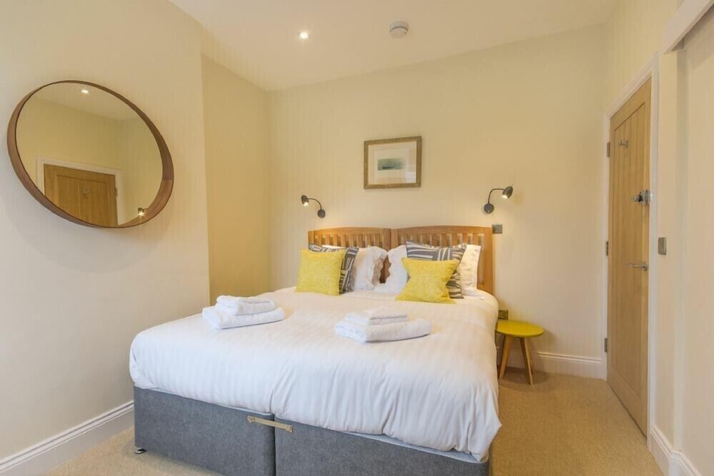 Dolphin Stone Lodge