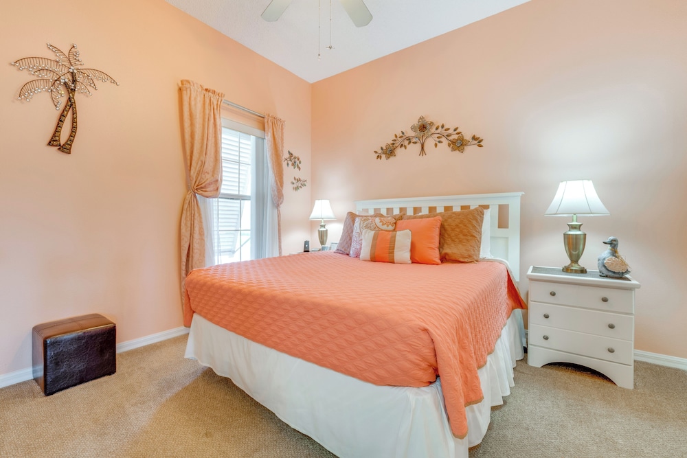 10 Mi to Disney Parks: Resort Retreat w/ Patio