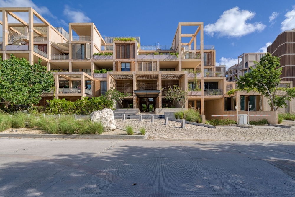 Corasol Modern Apt with Terrace