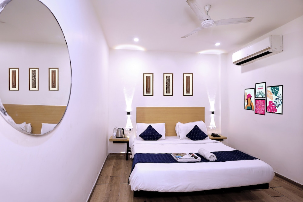 Hotel Red Chilly Pitampura