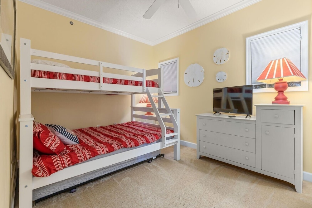 Avalon 507 3 Bedroom Condo by RedAwning view 5