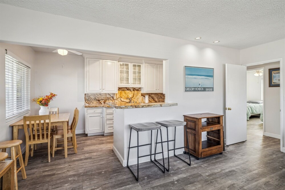 Beautiful 2 Bed Beach Condo #201 2 Bedroom Condo by Sunset Shores Condominiums