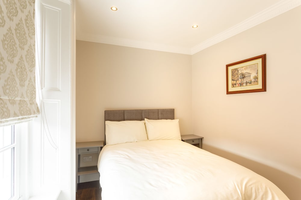 Molloy's Apartments