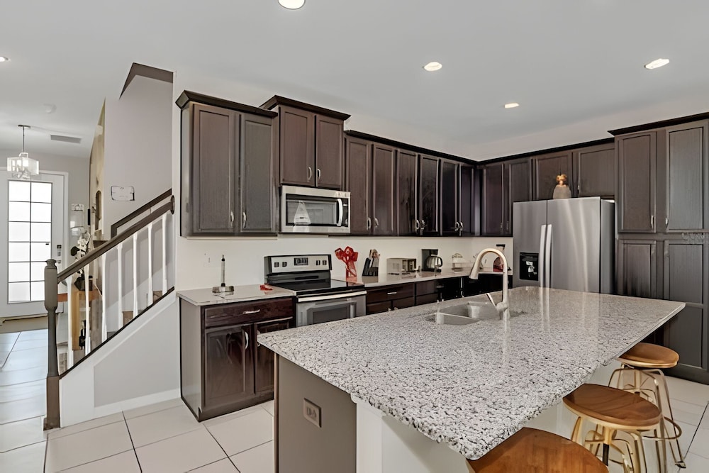 Luxury 5-bed Home With Private Splash Pool