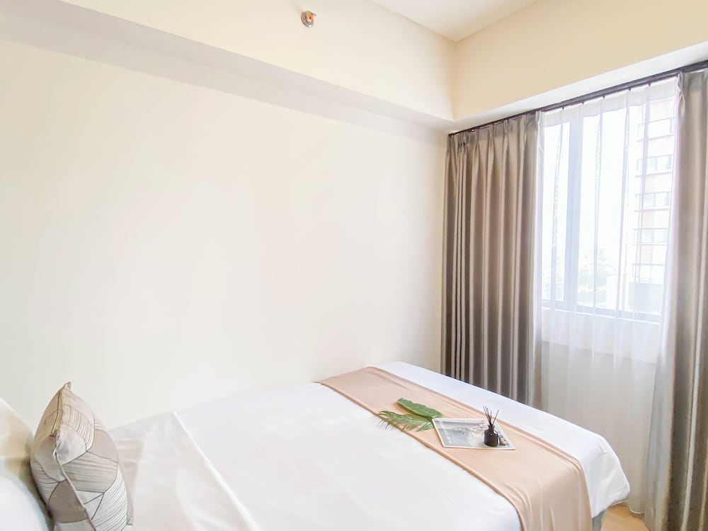 Modern Look And Restful 3Br At Meikarta Apartment