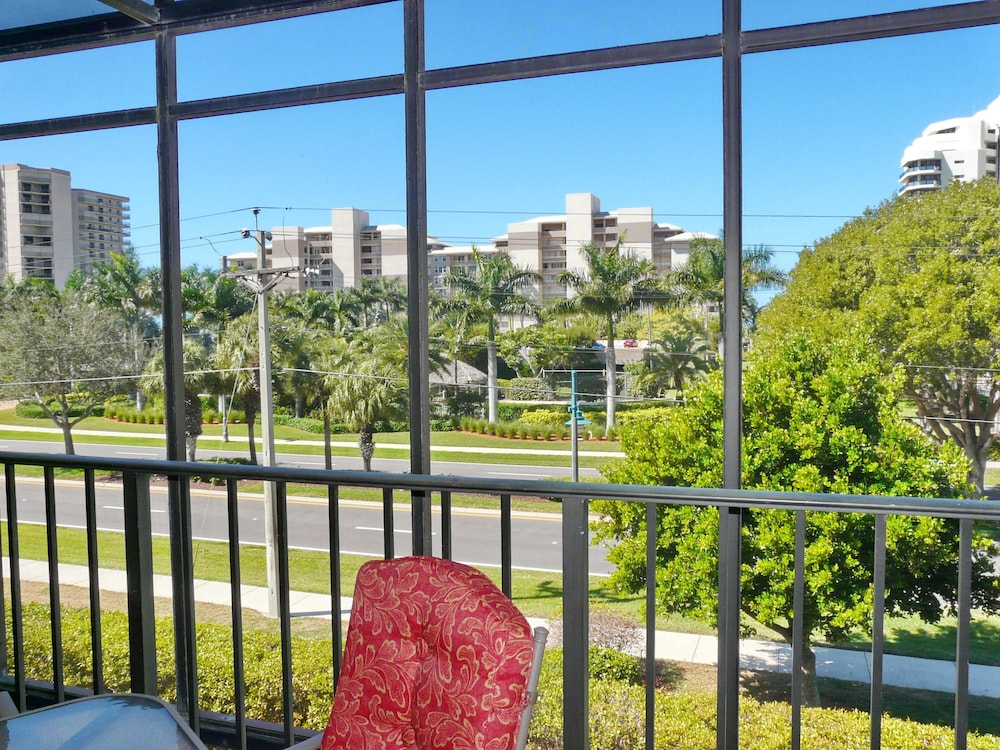 Stylish Condo Across From South Beach view 4