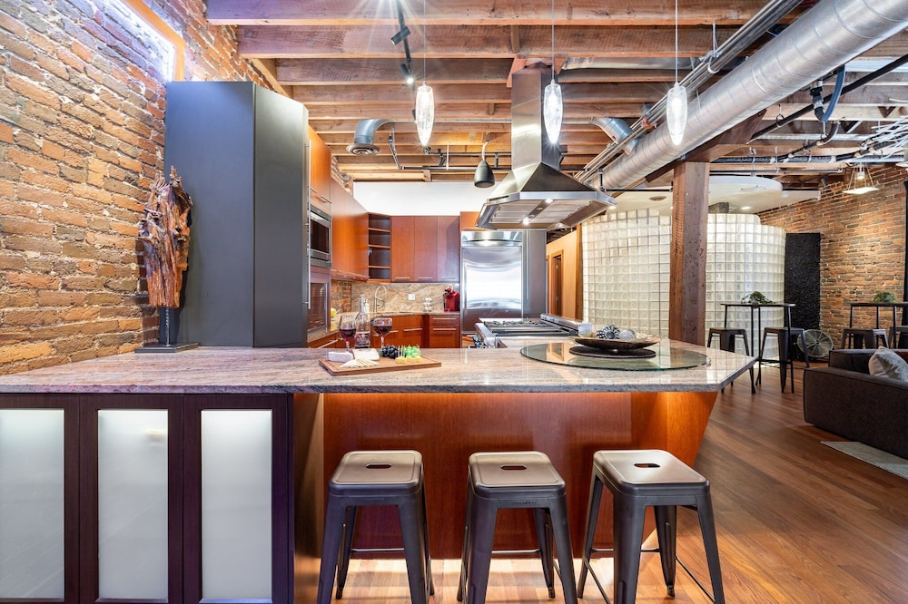 Jamloft - Printers Alley - Walk to Broadway