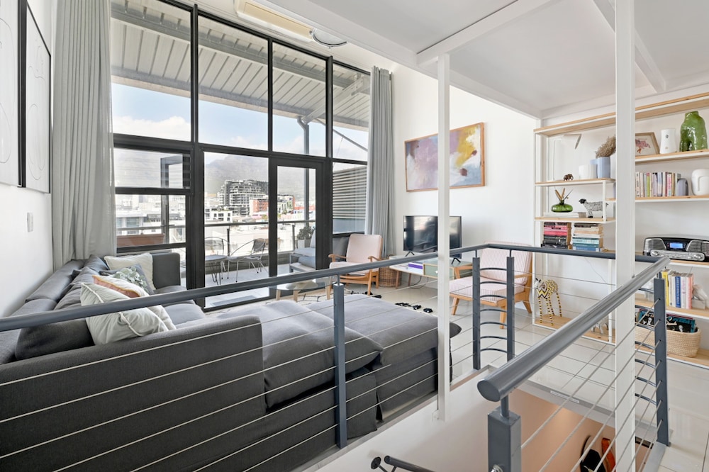 Two Bed Table Mountain Views Central