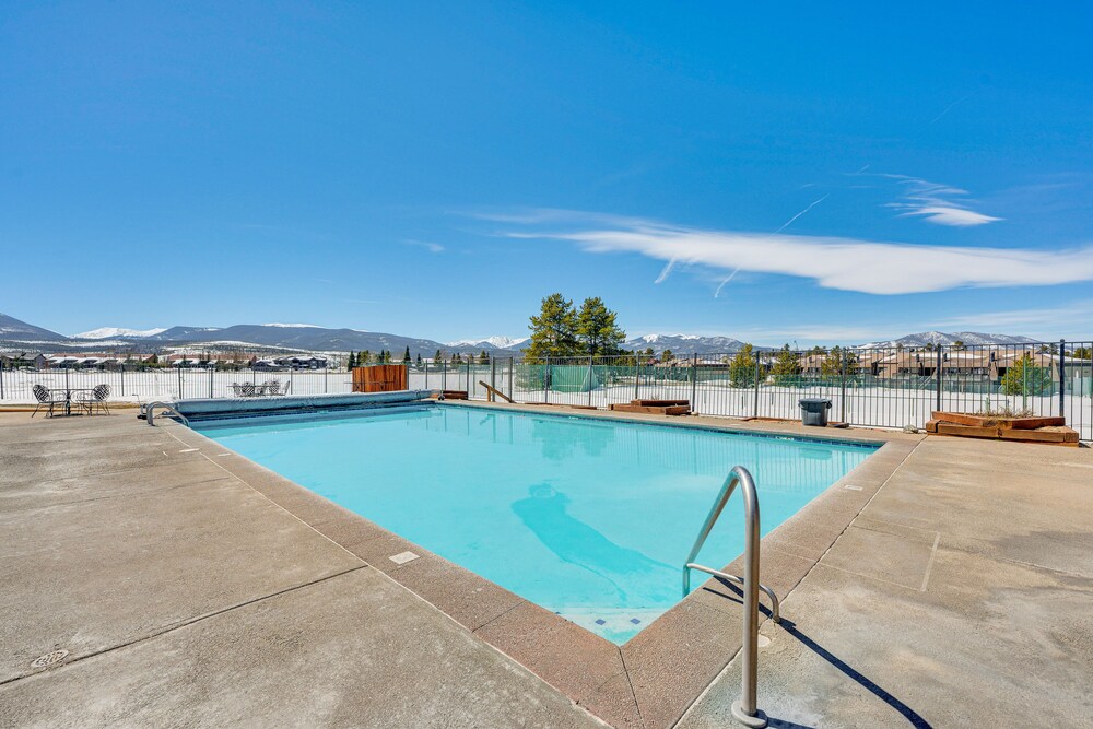 Fraser Condo w/ Ski Shuttle & Resort Amenities!