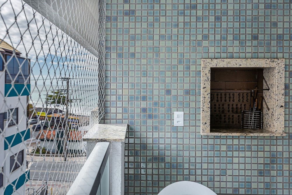 Modern ap W/pool one Block From the Beach Rmi201