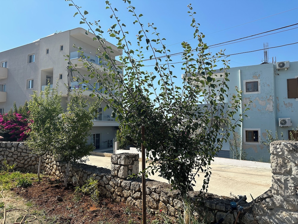 Apartments Meleqi