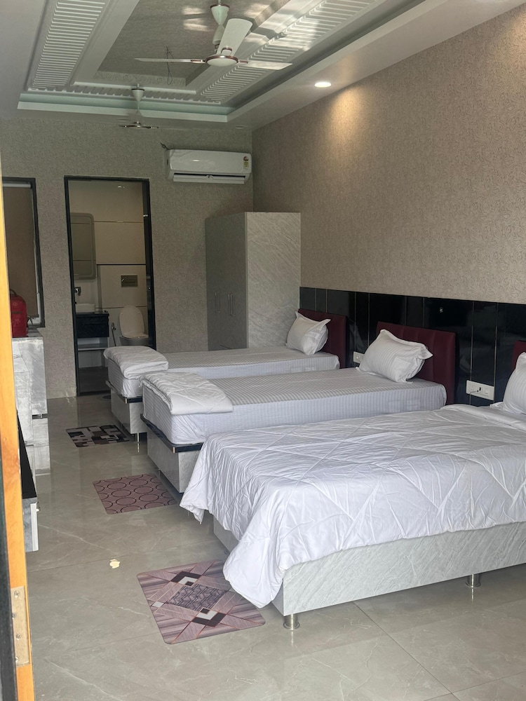 KANHA RETREAT - VRINDAVAN