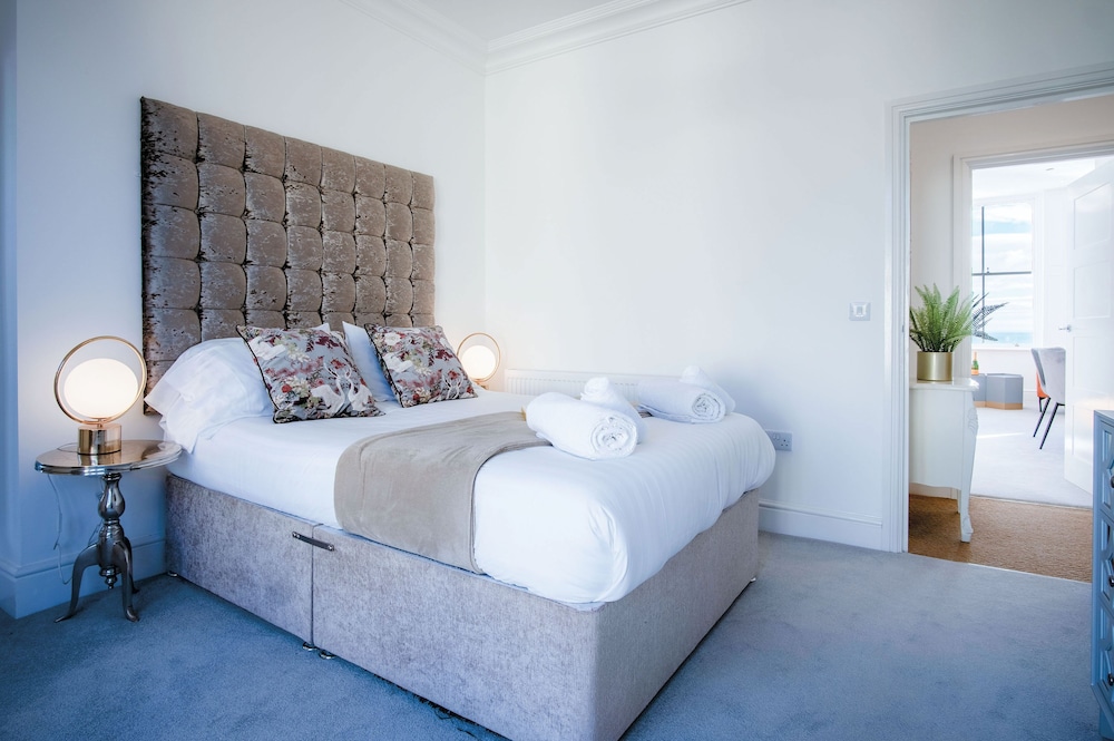 Caldey View - Luxury 2 Bedroom - Panorama - Tenby view 2