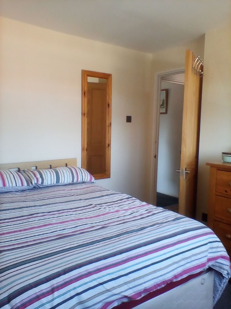 1-bed Apartment in Bridport Great Location view 4