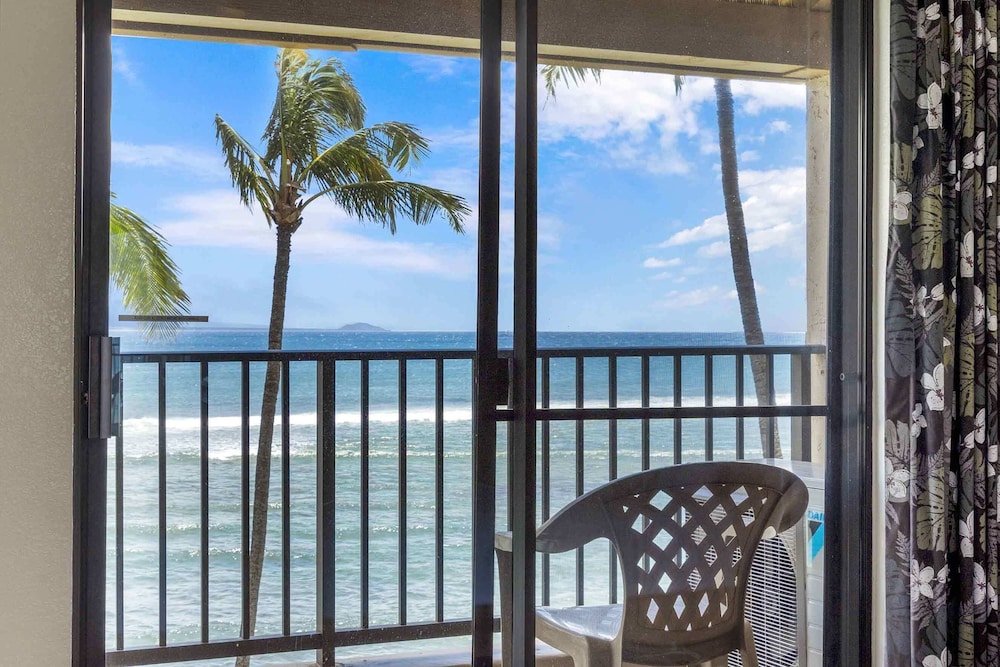 Lauloa 410 - Top Floor, Oceanfront Lanai, Molokini & Halaeakala Views, Split A/C