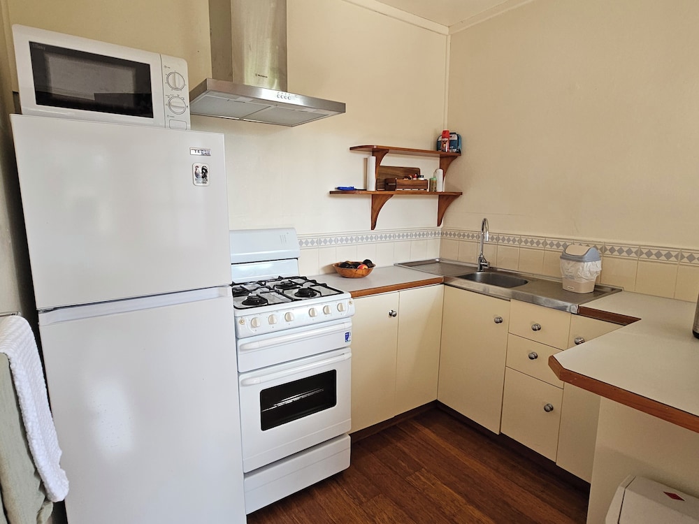Fletcher Christian Apartments - Isabella Suites