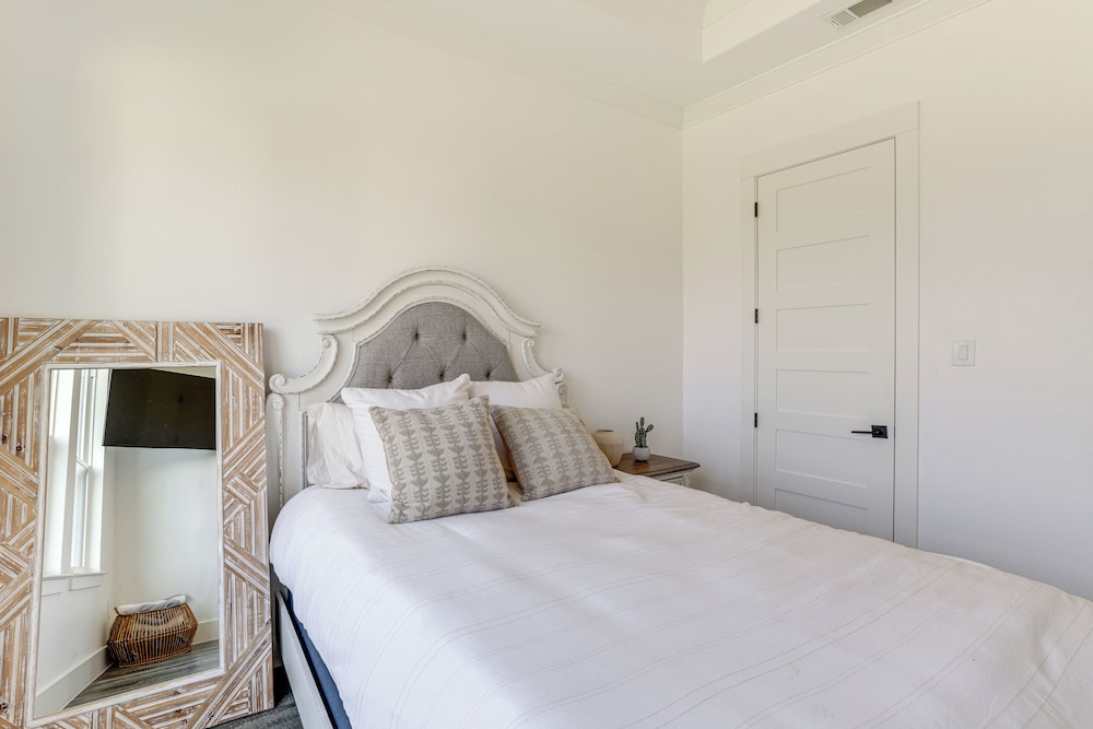 Luxe Retreat w/ Patio & Fenced Yard in Waxahachie!