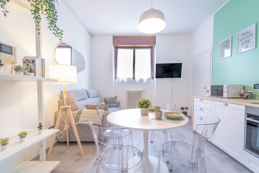 Tosi lovely Flat