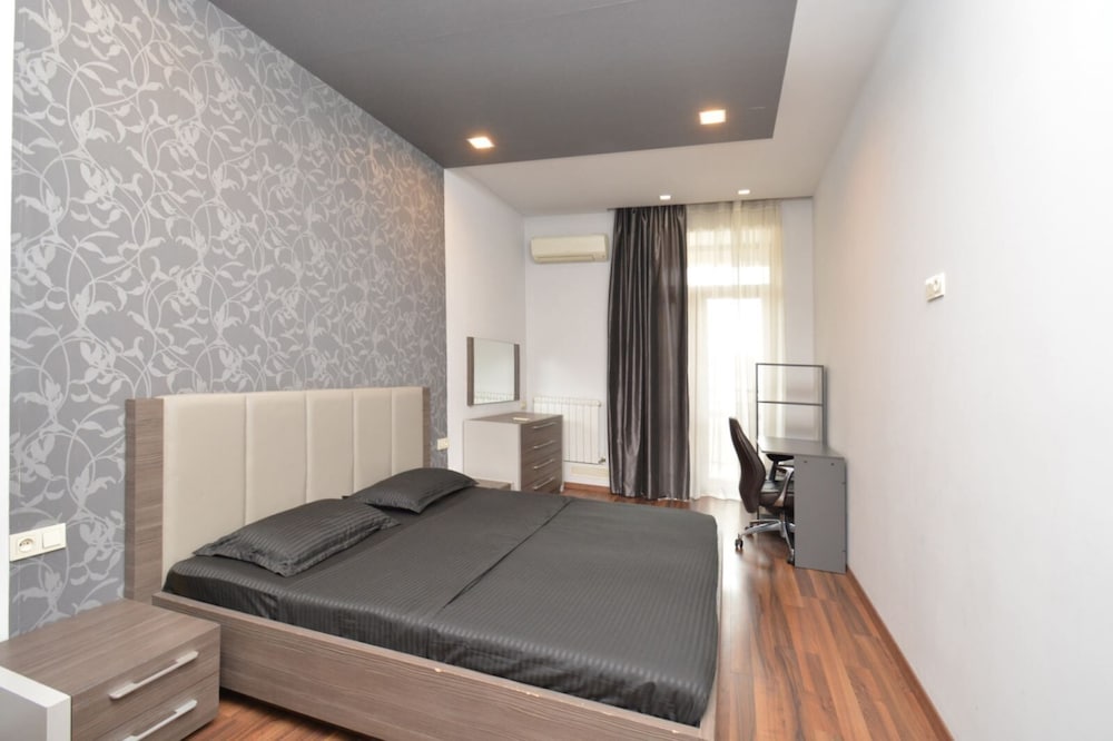 Apartment by Luxe Group DI888